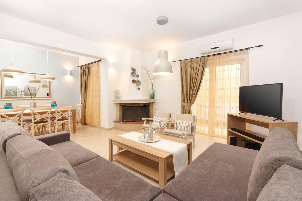 Charming And Comfy House Agia Marina Exterior foto