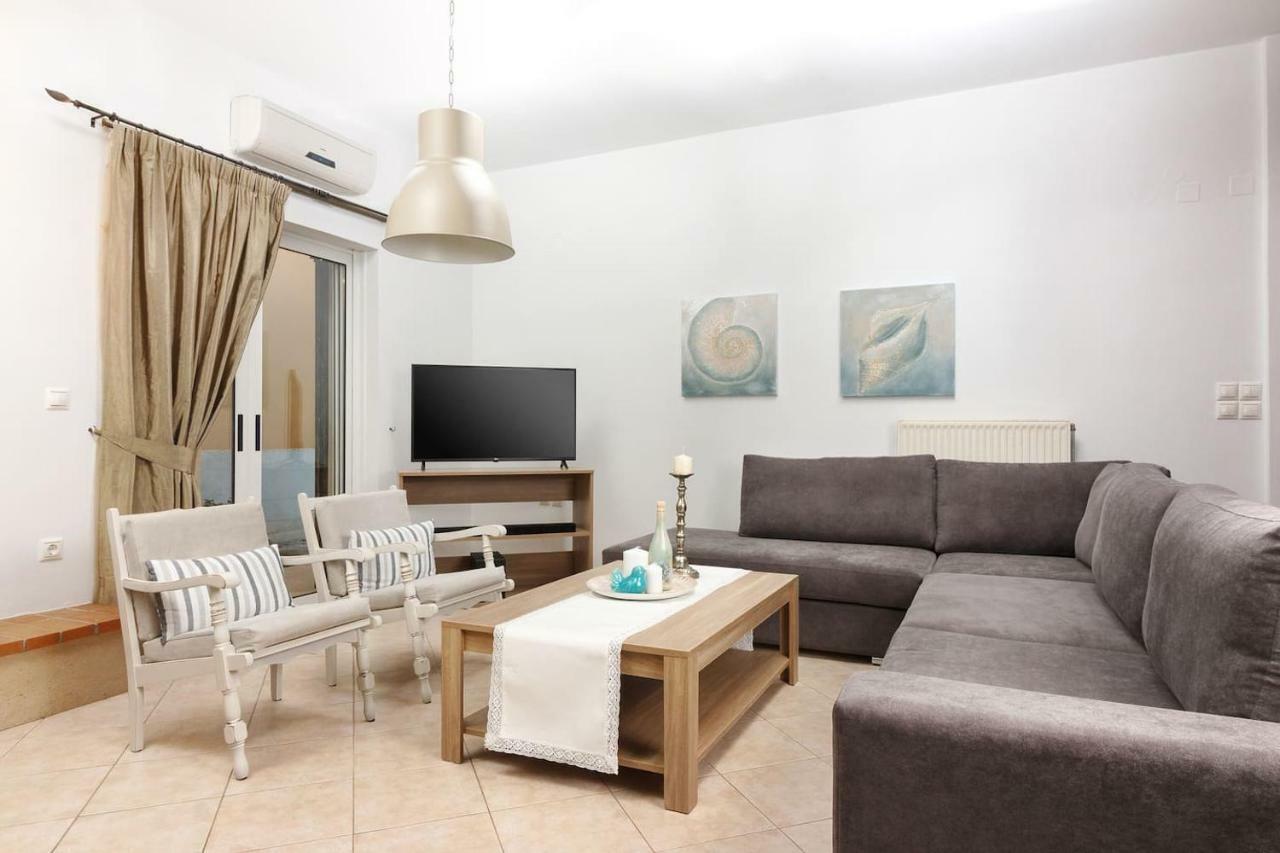 Charming And Comfy House Agia Marina Exterior foto
